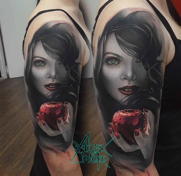 Реализм Portrait, Apple tattoo на Плечо