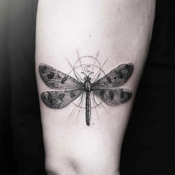 Graphic tattoo by Alessandro Capozzi in Roma