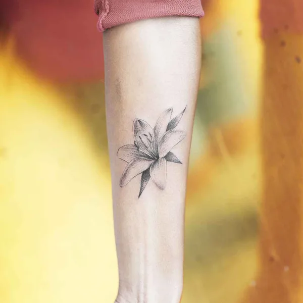 Graphic tattoo by Alessandro Capozzi in Roma