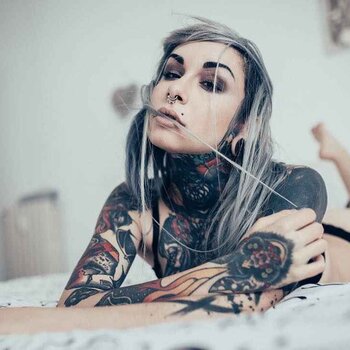 Тату модель Slim Suicide