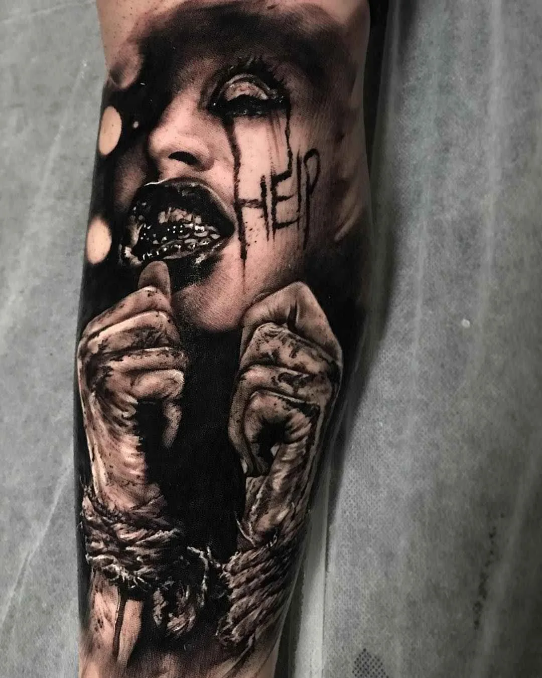 Tatuador Damon Holleis , tatuagem de figura em cores e preto e cinza realista | Sydney, Austrália