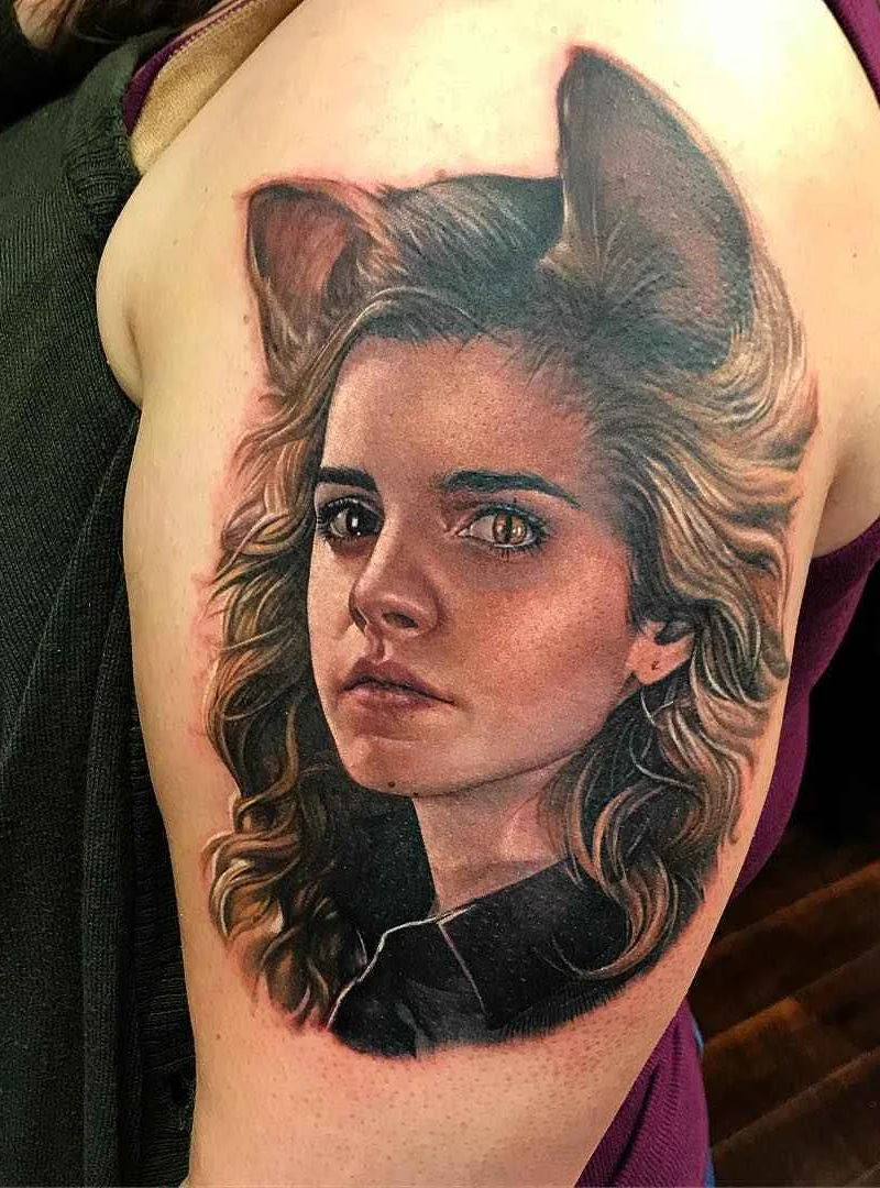Artista di tatuaggi Sarah Miller