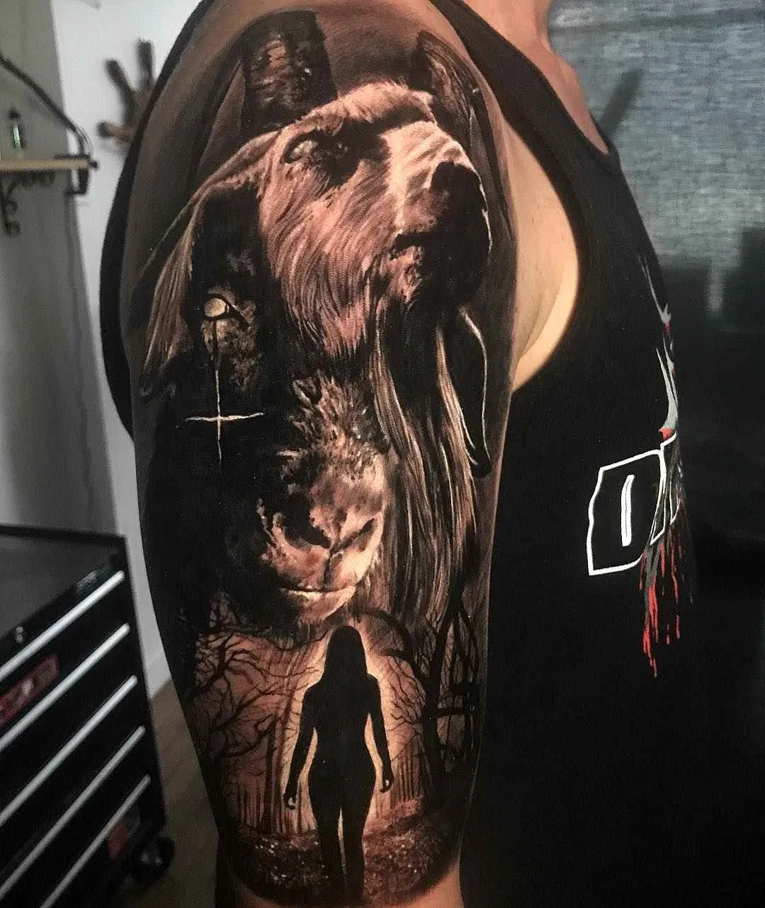 Tatuador Damon Holleis , tatuagem de figura em cores e preto e cinza realista | Sydney, Austrália