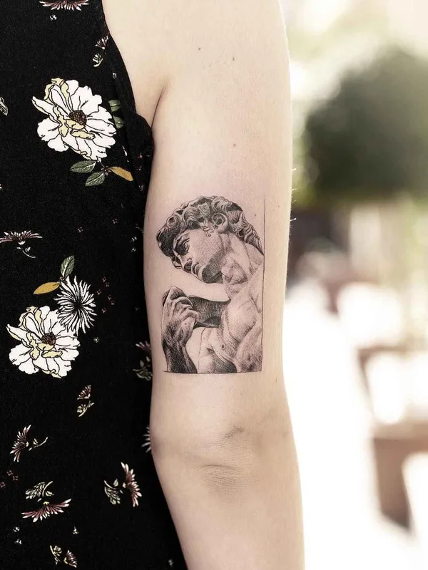 female black and grey realism Tatuaggio su forearm #17160 | Tatuatore Alessandro Capozzi