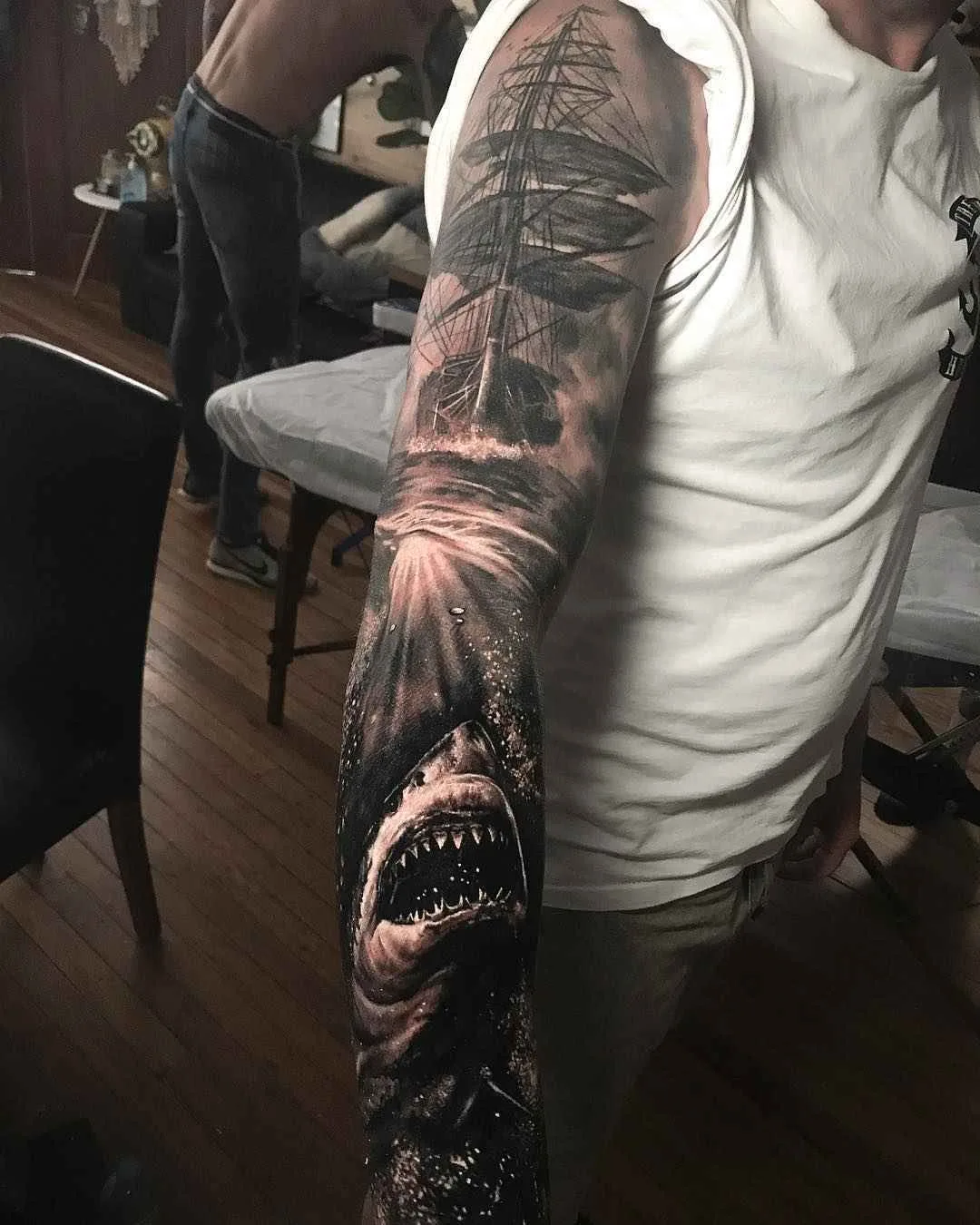 Tatuador Damon Holleis , tatuagem de figura em cores e preto e cinza realista | Sydney, Austrália