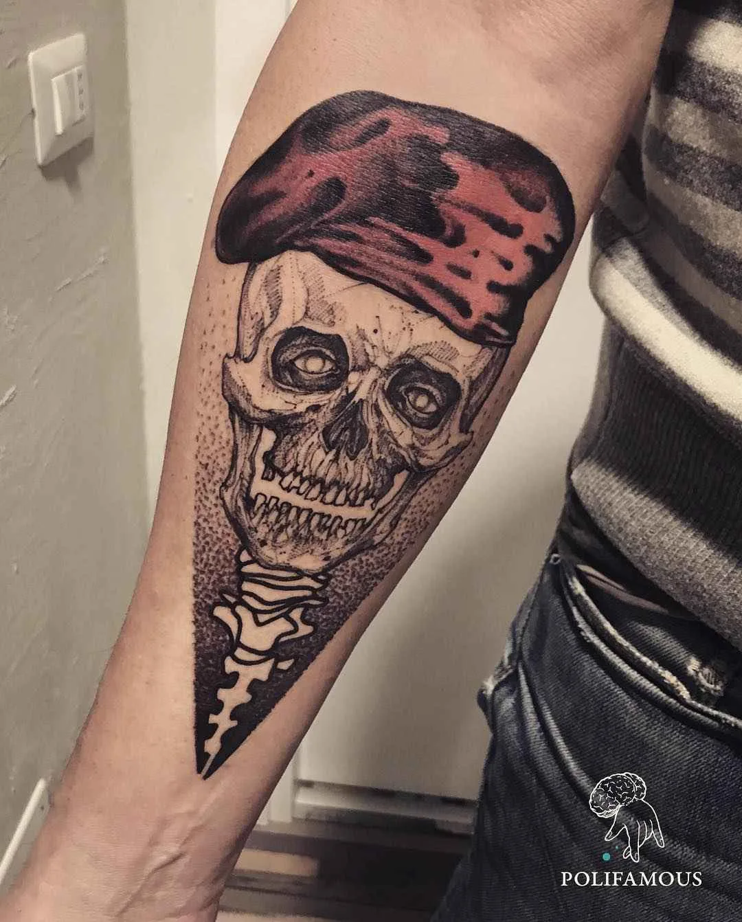 Artista di tatuaggi Conio black autori stile disegno tatuaggio - astratto, surreale | Milano, Italia