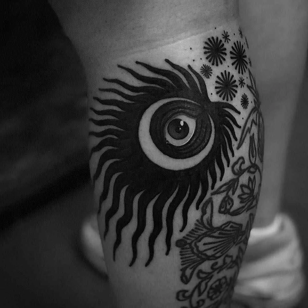 Artista de tatuagem Laura Yahna cria estilo de tatuagem blackwork | Alemanha, EUA