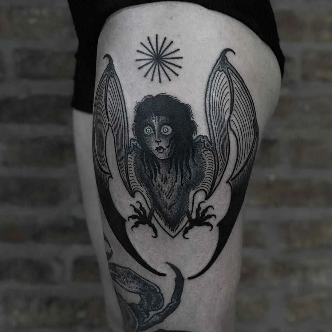 Artista de tatuagem Laura Yahna cria estilo de tatuagem blackwork | Alemanha, EUA