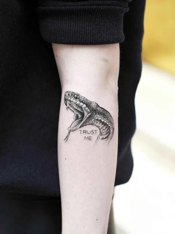 black and grey blackwork Tatuaggio su forearm #17159 | Tatuatore Alessandro Capozzi