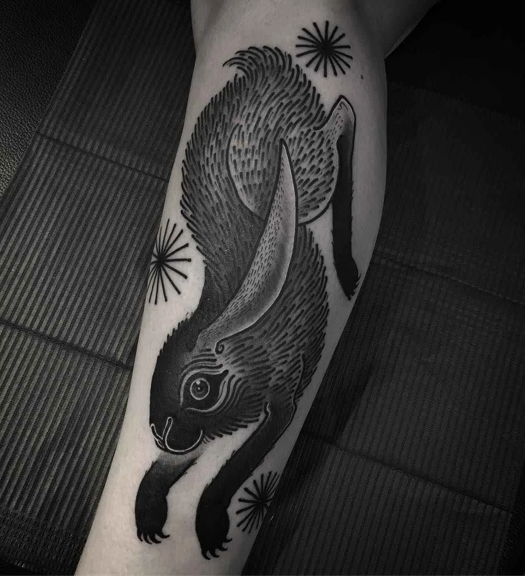 Artista de tatuagem Laura Yahna cria estilo de tatuagem blackwork | Alemanha, EUA
