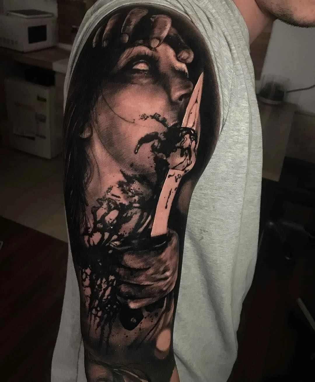 Tatuador Damon Holleis , tatuagem de figura em cores e preto e cinza realista | Sydney, Austrália