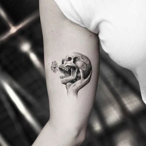 Graphic tattoo by Alessandro Capozzi in Roma