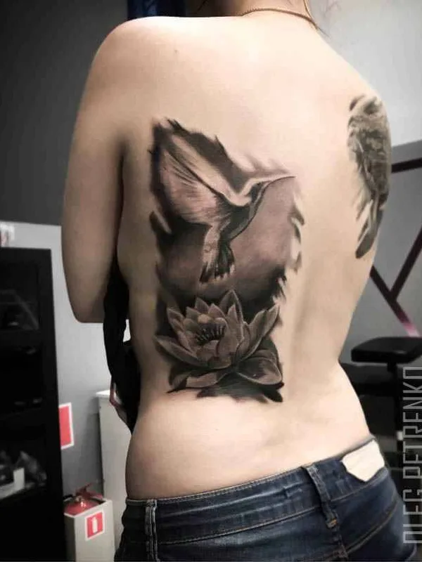 female black and grey realism 纹身 在 back #16698 | 纹身师 Петренко Олег