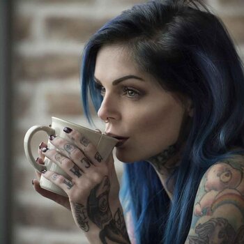 Тату модель Riae