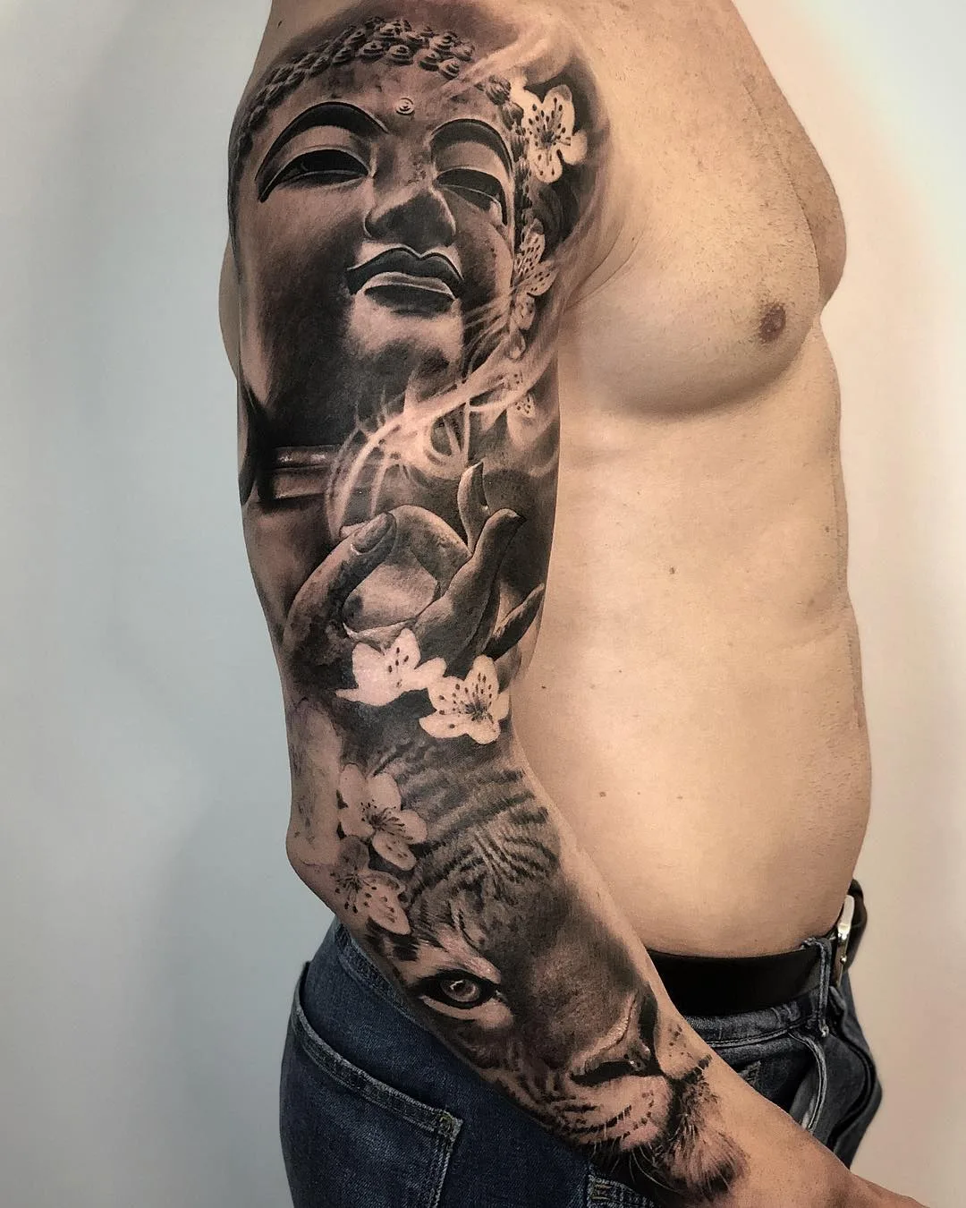 Artista del tatuaggio Ezequiel Samuraii, ritratto nero e grigio surreale horror tatuaggio realistico | Barcellona, Spagna