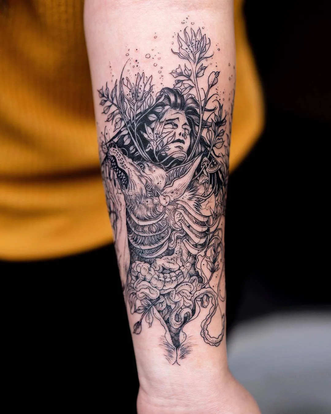 Artista tatuatore Oozy, bozzetto dell'autore di un tatuaggio surreale | Seoul, Corea
