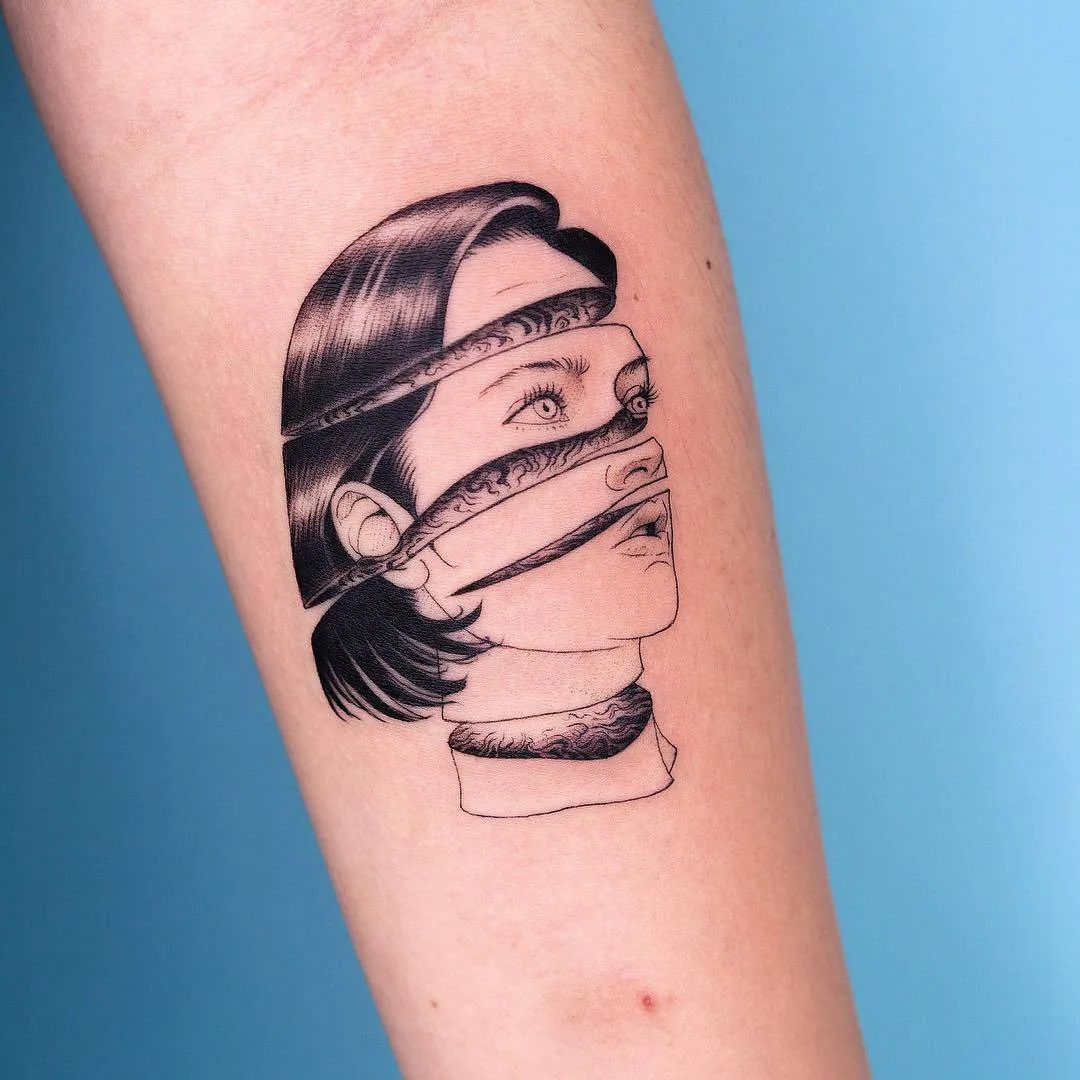 Artista tatuatore Oozy, bozzetto dell'autore di un tatuaggio surreale | Seoul, Corea