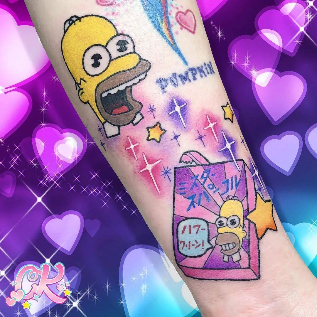 Artista tatuatore Carly Kawaii Kroll, tatuaggio colorato kawaii, stile new school | Melbourne, Australia