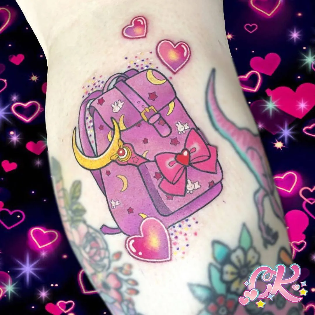 Artista tatuatore Carly Kawaii Kroll, tatuaggio colorato kawaii, stile new school | Melbourne, Australia