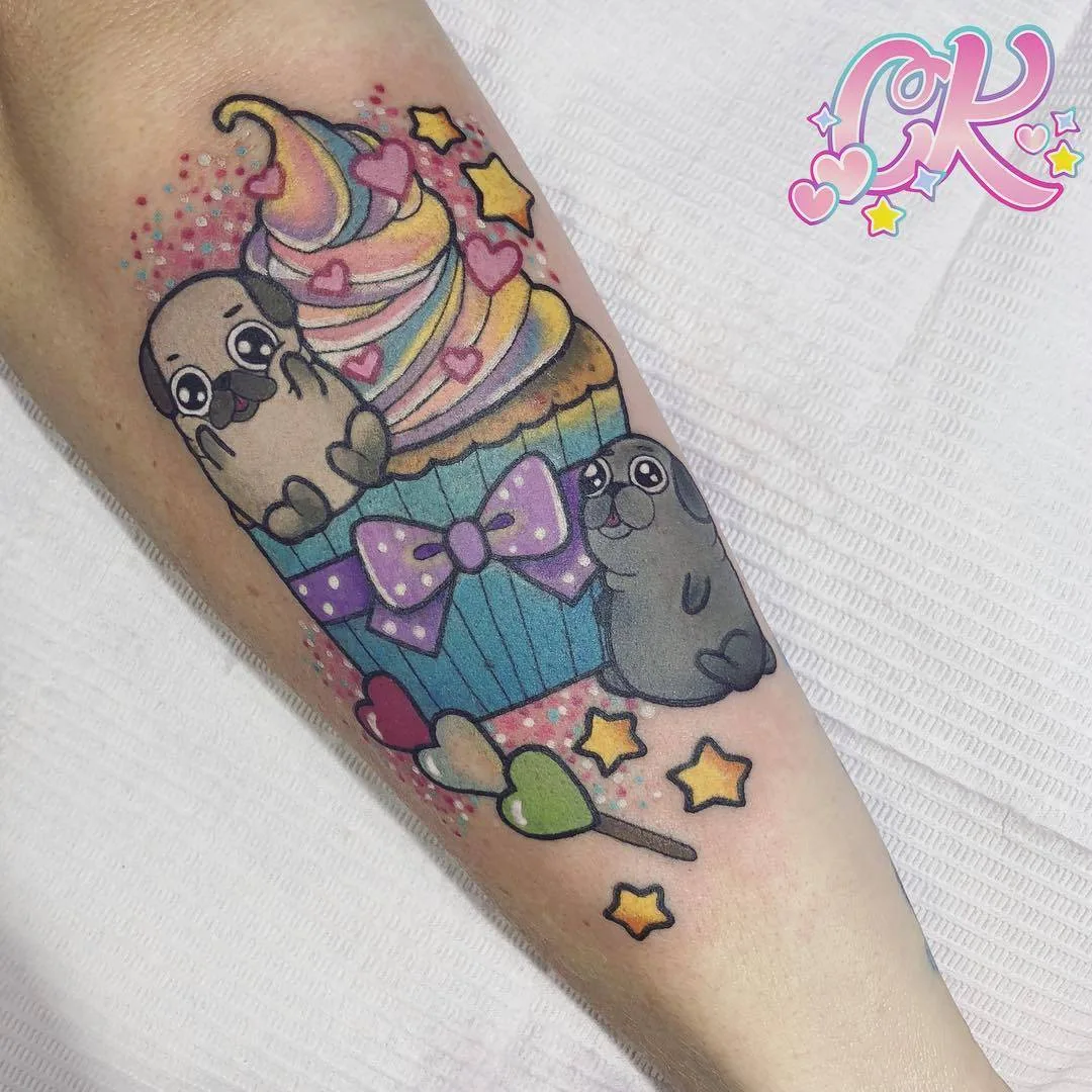 Artista tatuatore Carly Kawaii Kroll, tatuaggio colorato kawaii, stile new school | Melbourne, Australia