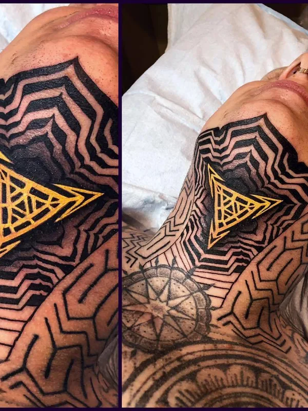 male black and grey geometric tattoo auf neck #28000 | Tätowierer Jake Gordon