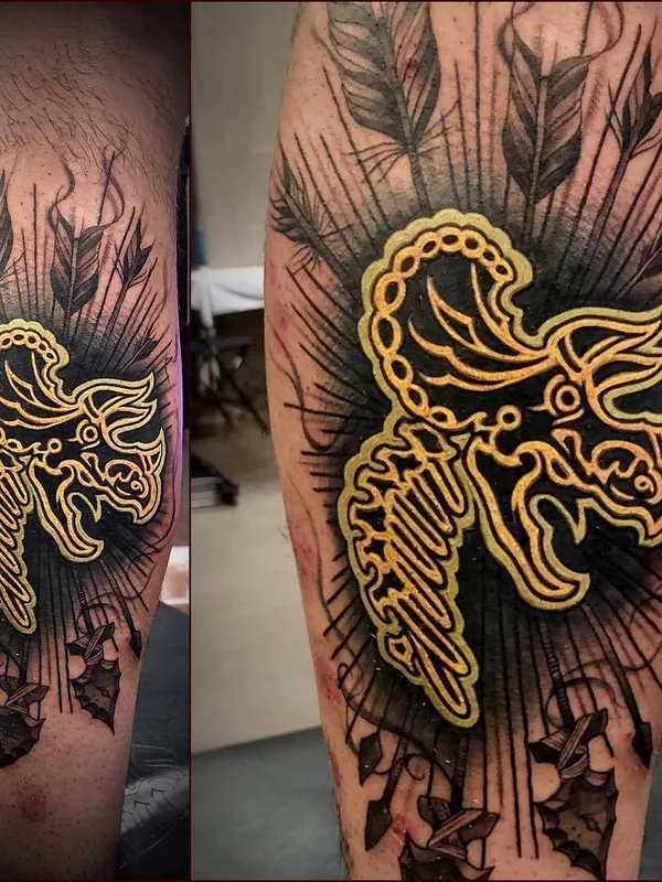black and grey blackwork tattoo auf calf #27996 | Tätowierer Jake Gordon