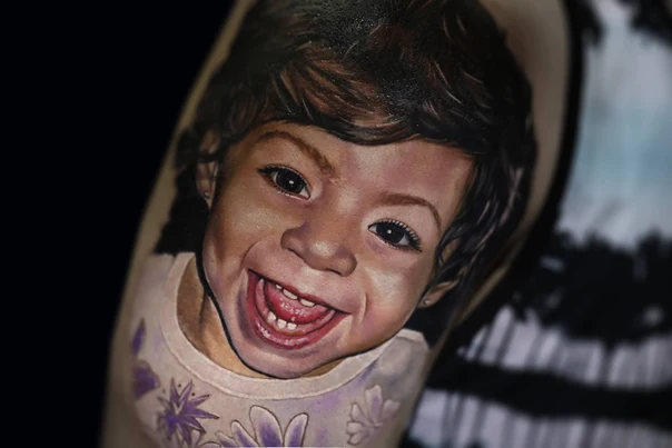 Реализм Portrait tattoo на Плечо