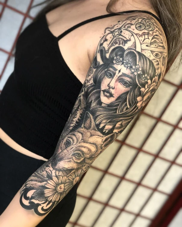 Black & Grey Woman, Wolf tattoo on Full Sleeve