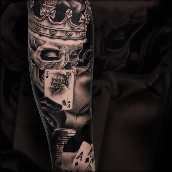Реализм Skull, Crown tattoo на Предплечье
