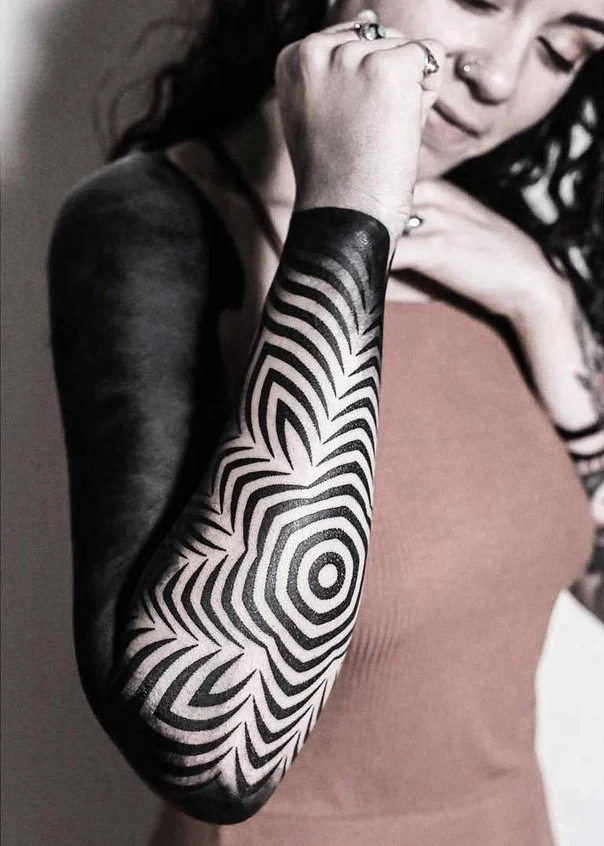 Blackwork Geometric, Optical illusion tattoo on Forearm