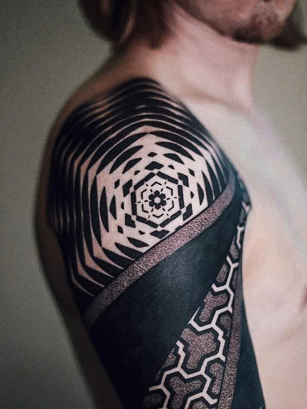 male black blackwork татуировка на shoulder #28462 | Тату мастер Alejandro Prada