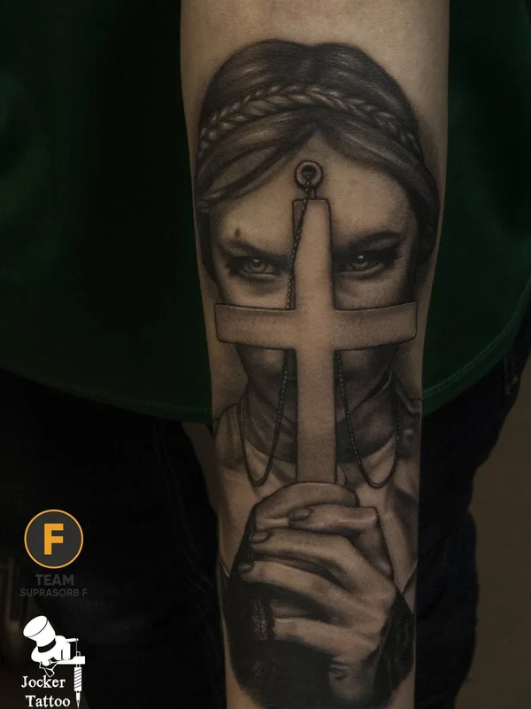 female black and grey realism Tatuagem em forearm #28566 | Tatuador Evgen Jocker