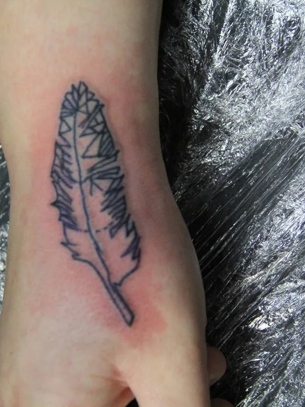black linework Tatuagem em back of hand #28601 | Tatuador Anastasiya Mars