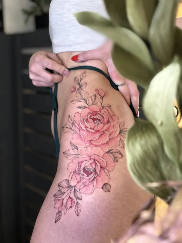 female color botanic tatuaje en hip #34876 | Tatuador Стрелкова Екатерина