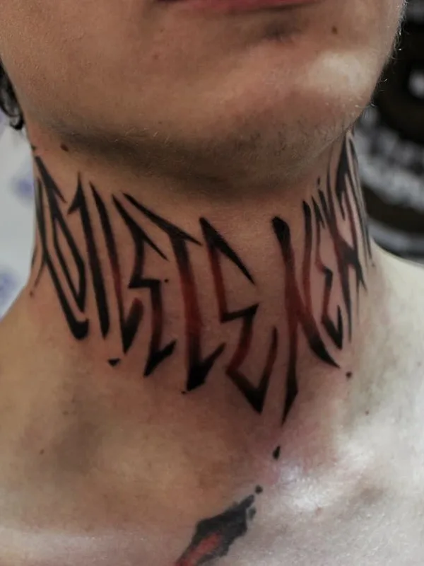 black lettering Tatuaggio su neck #35118 | Tatuatore Nikita Kotlyuba