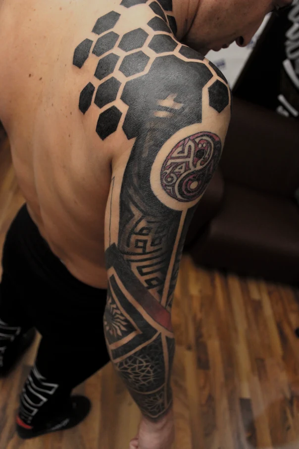 Блэкворк Geometric, Abstract tattoo на Полный рукав
