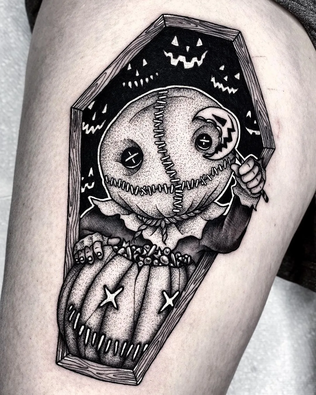 Tatuatore Angelo Parente, tatuaggio nero di horror, grafico, halloween | Stati Uniti