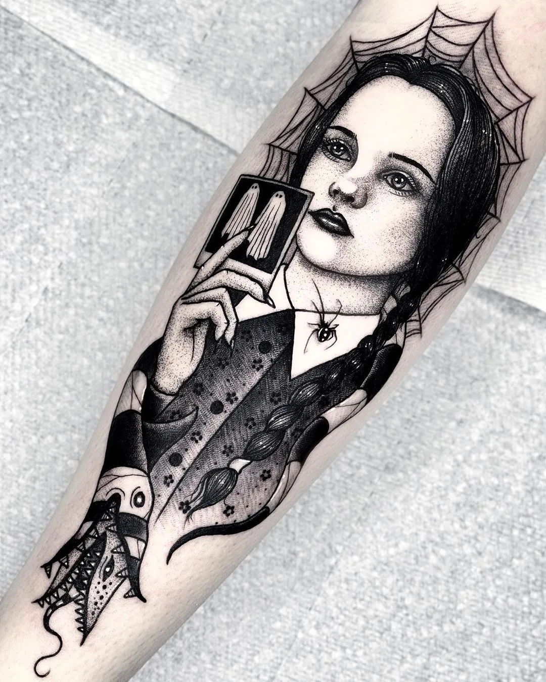 Tatuatore Angelo Parente, tatuaggio nero di horror, grafico, halloween | Stati Uniti