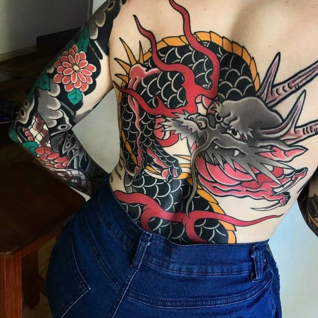 Artista del tatuaggio Ian Det, tatuaggio tradizionale giapponese a colori, tatuaggio orientale | Roma, Italia