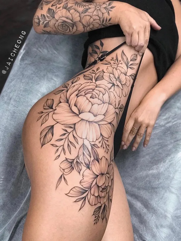 female black and grey fineline Tatuaggio su thigh #38759 | Tatuatore Jai Cheong