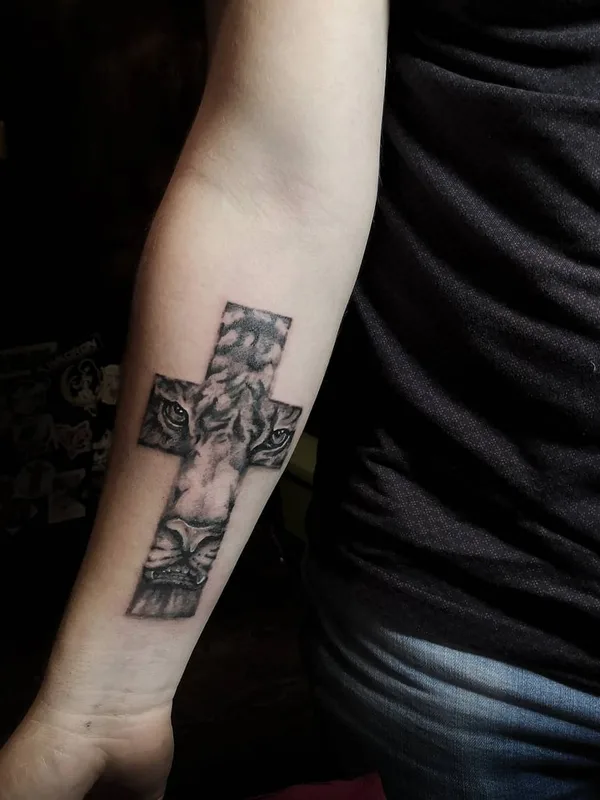 black and grey black and grey tattoo on forearm #49623 | Tattoo Artist Дарья Голявина