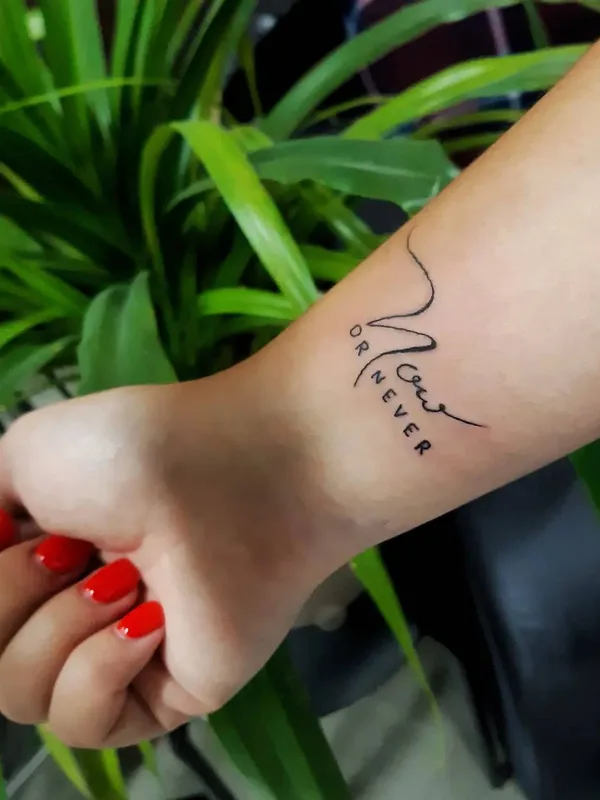 female black fineline 纹身 在 wrist #49687 | 纹身师 Виктория