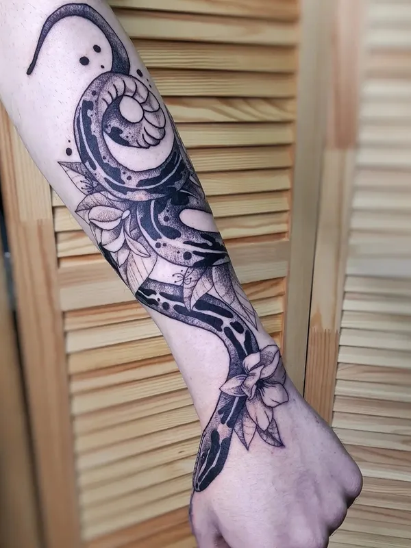black blackwork 纹身 在 forearm #49696 | 纹身师 Виктория