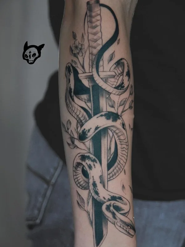 black and grey blackwork татуировка на forearm #49760 | Тату мастер Александра Котардъ