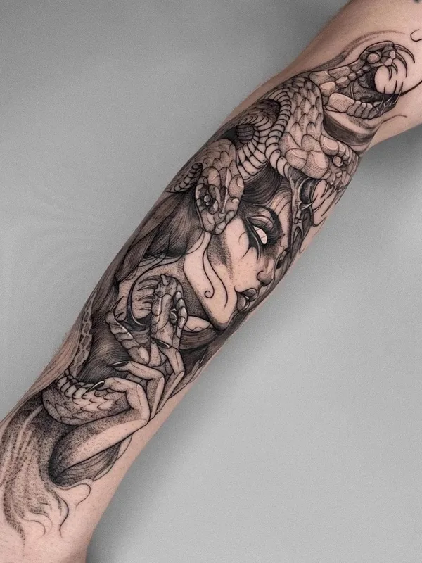 female black and grey blackwork татуировка на forearm #49784 | Тату мастер Илья Поволоцкий