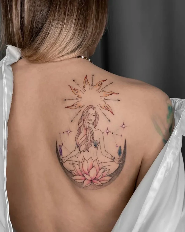 Файнлайн Woman, Lotus tattoo на Лопатка