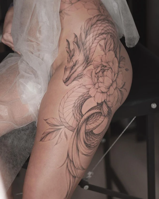 Лайнворк Dragon, Flower tattoo на Thigh