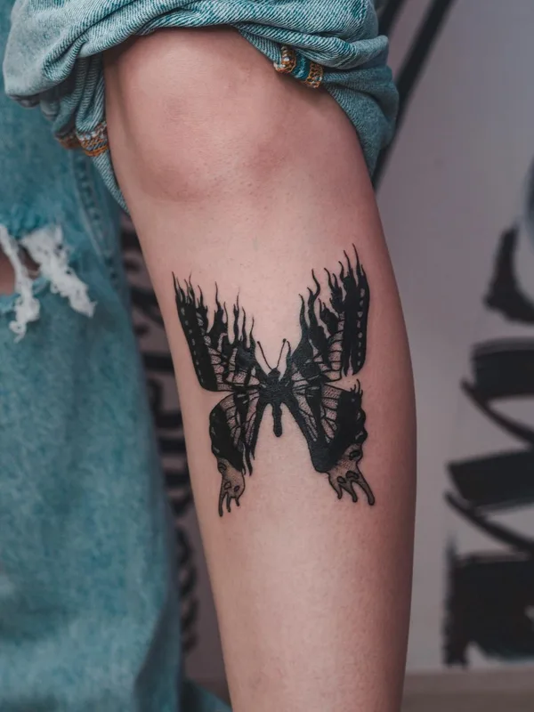 black blackwork tattoo auf thigh #49948 | Tätowierer Слёзы Мамки
