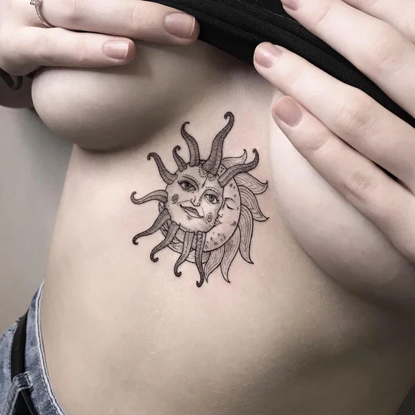 Файнлайн Sun, Moon tattoo на Грудина