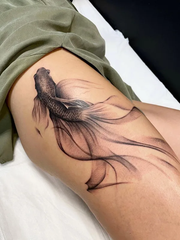 female black and grey black and grey tattoo auf thigh #50090 | Tätowierer Анна Иванова